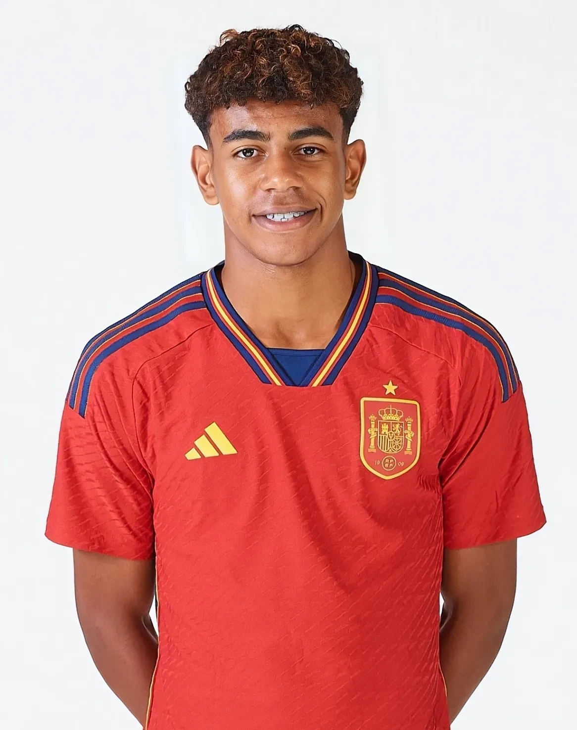 红魔七周年AIR系美学旗舰定义轻薄电竞新标杆，2999元起开启极致游戏新体验